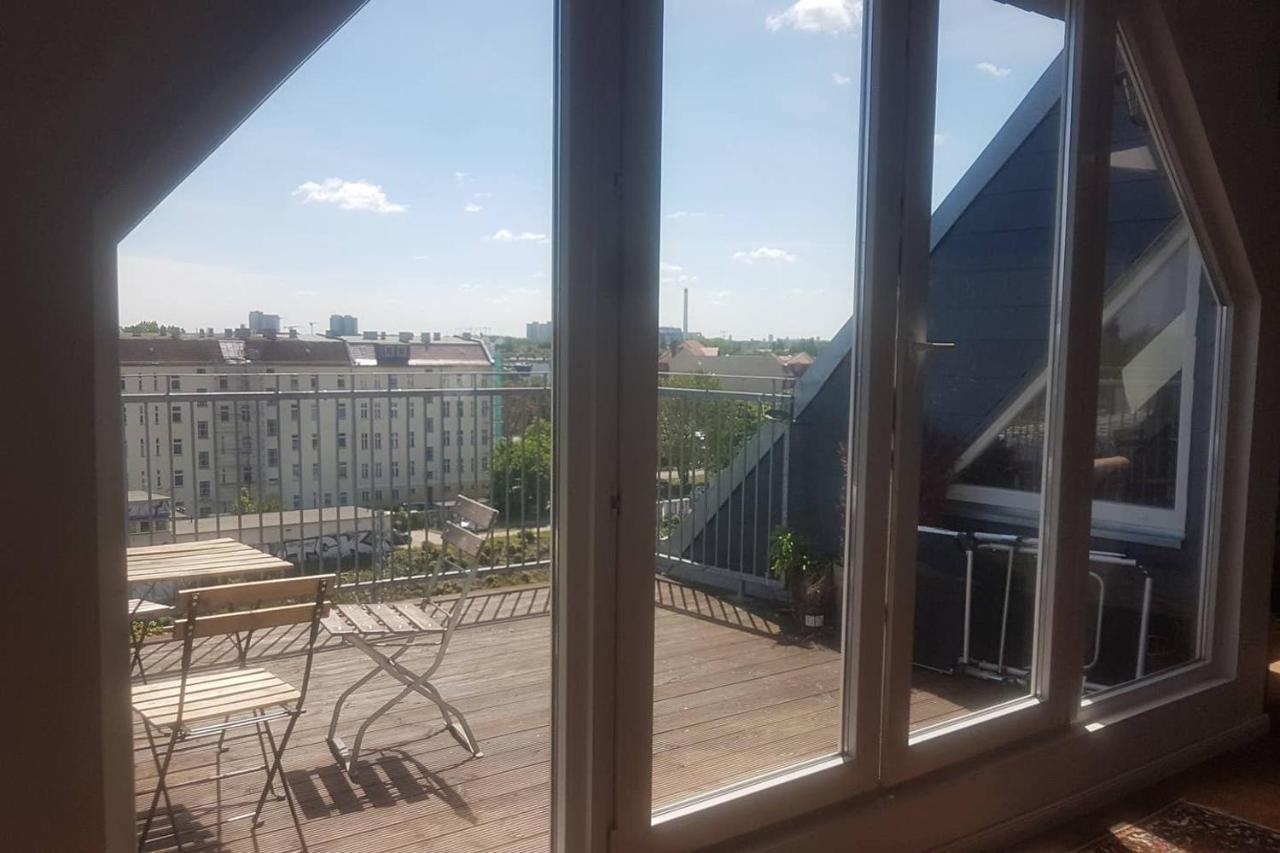 Helle Dachgeschosswohnung Fuer 8 Personen In Zentraler Lage Berlim Exterior foto
