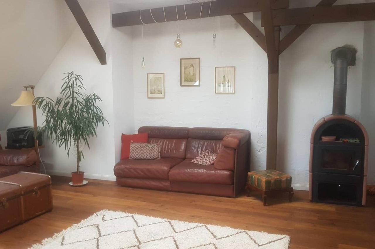 Helle Dachgeschosswohnung Fuer 8 Personen In Zentraler Lage Berlim Exterior foto