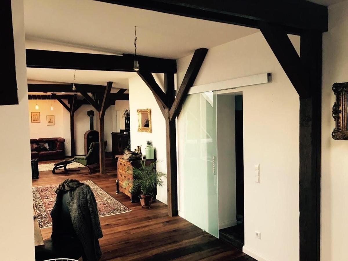 Helle Dachgeschosswohnung Fuer 8 Personen In Zentraler Lage Berlim Exterior foto