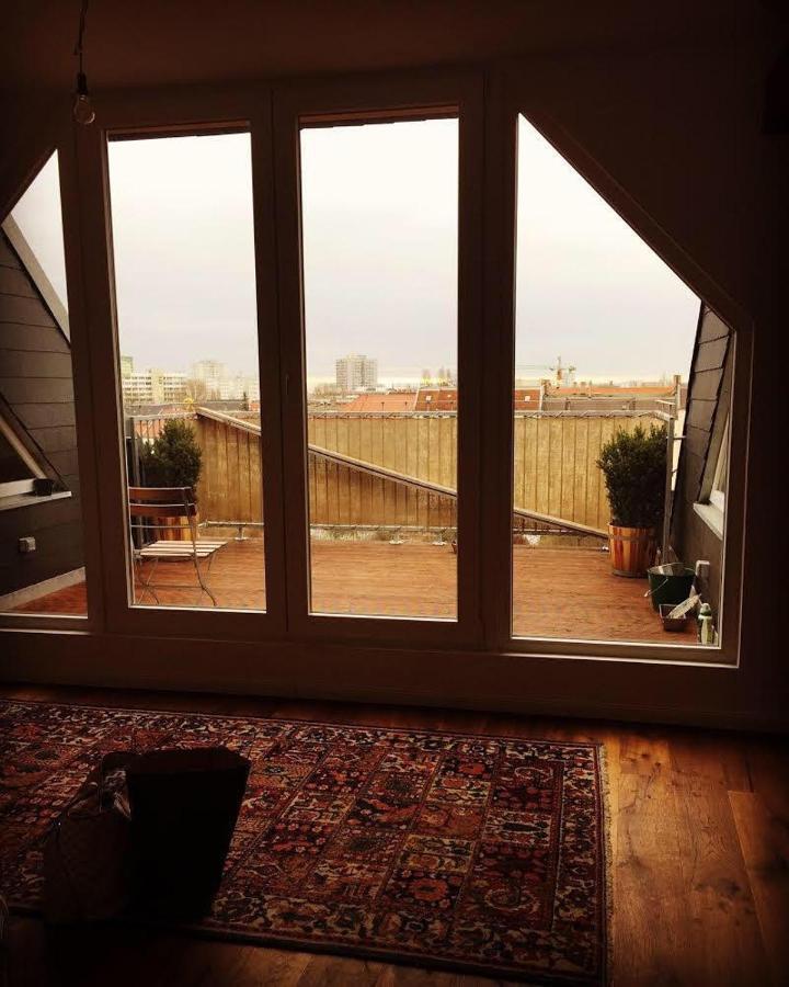 Helle Dachgeschosswohnung Fuer 8 Personen In Zentraler Lage Berlim Exterior foto