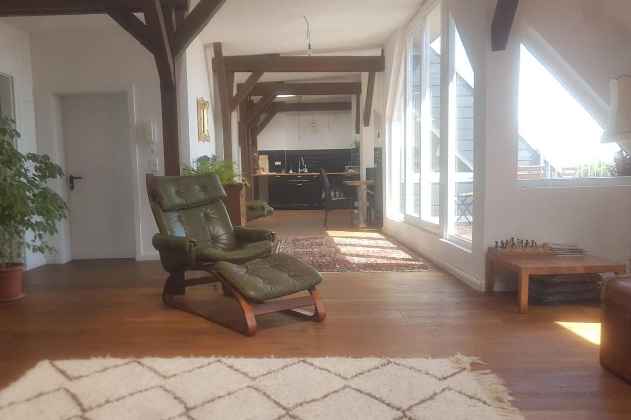 Helle Dachgeschosswohnung Fuer 8 Personen In Zentraler Lage Berlim Exterior foto